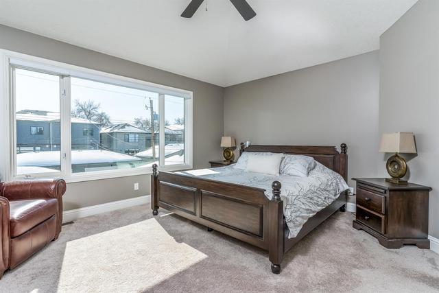 2035 47 Avenue Sw, House detached with 4 bedrooms, 3 bathrooms and 2 parking in Calgary AB | Image 28