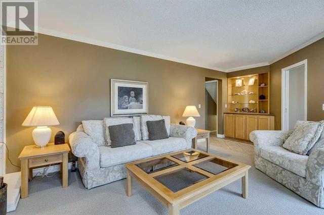 159 Woodhaven Place Sw, House detached with 4 bedrooms, 3 bathrooms and 4 parking in Calgary AB | Image 15