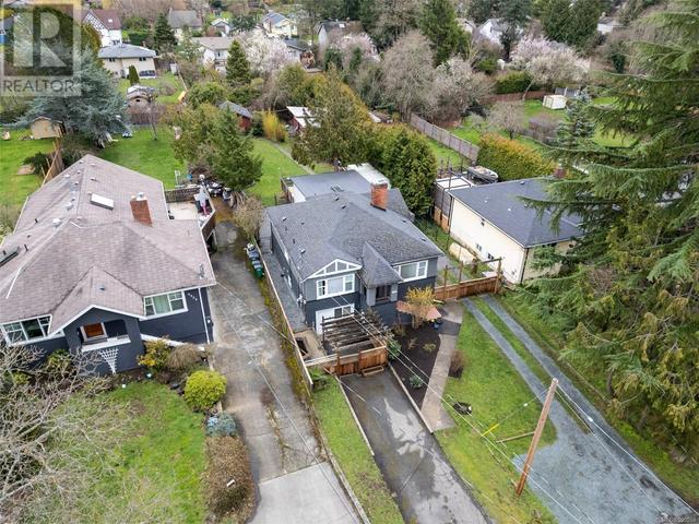 3319 Linwood Ave, House detached with 5 bedrooms, 2 bathrooms and 6 parking in Saanich BC | Image 45