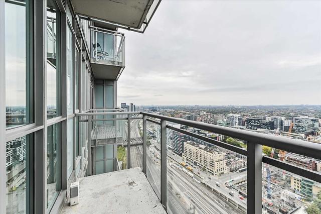4116 - 15 Iceboat Terr, Condo with 1 bedrooms, 1 bathrooms and 1 parking in Toronto ON | Image 8