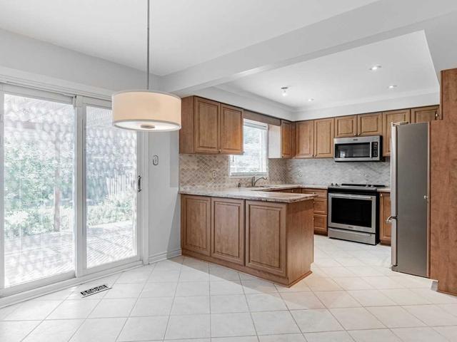 4512 Sedgefield Rd, House detached with 4 bedrooms, 3 bathrooms and 4 parking in Mississauga ON | Image 2
