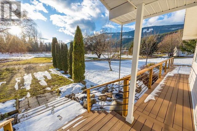 2269 Solsqua Road, House detached with 2 bedrooms, 2 bathrooms and 22 parking in Columbia Shuswap E BC | Image 24