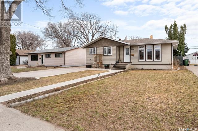 1213 Carleton Street, House detached with 5 bedrooms, 2 bathrooms and null parking in Moose Jaw SK | Image 25