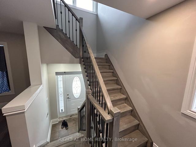 9 Snowood Crt, House semidetached with 3 bedrooms, 2 bathrooms and 7 parking in Toronto ON | Image 2