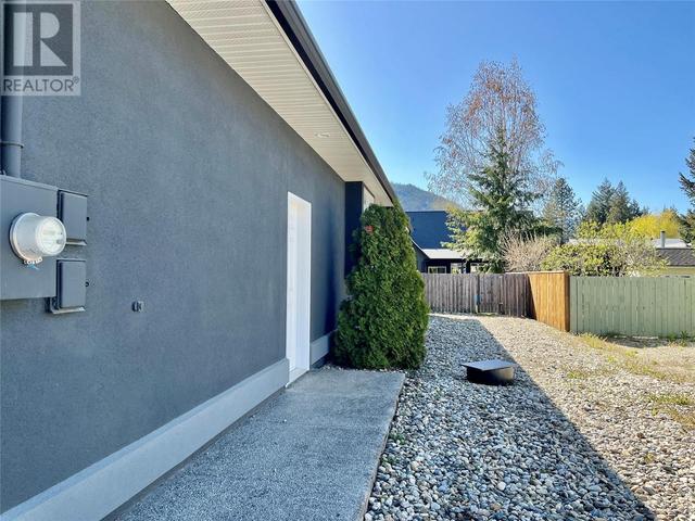 434 Cottonwood Avenue, House detached with 3 bedrooms, 2 bathrooms and 7 parking in Sicamous BC | Image 5