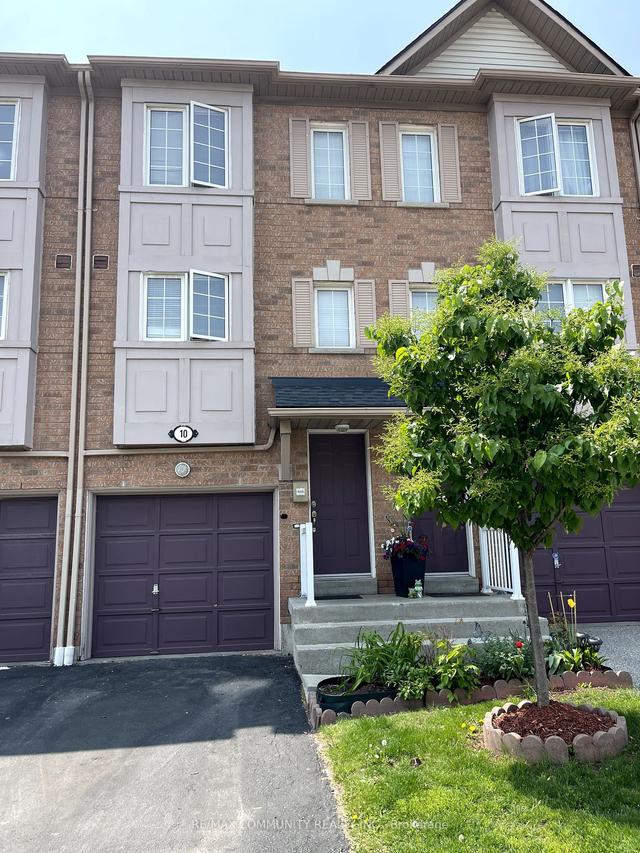 1128 Dundas St W, Townhouse with 2 bedrooms, 3 bathrooms and 2 parking in Mississauga ON | Image 1