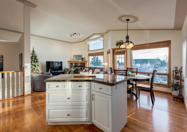 315 Scenic View Bay Nw, House detached with 4 bedrooms, 3 bathrooms and 4 parking in Calgary AB | Image 14