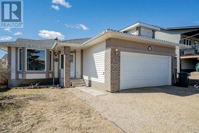 9117 135 Avenue, House detached with 4 bedrooms, 3 bathrooms and 2 parking in Peace River AB | Card Image