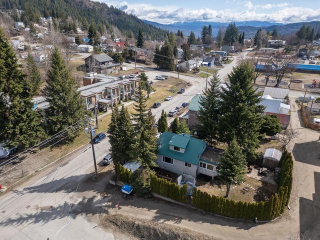 2111 Second Avenue, House detached with 3 bedrooms, 2 bathrooms and null parking in Rossland BC | Image 61