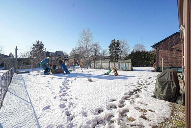 20 Wigan Cres, House detached with 3 bedrooms, 2 bathrooms and 3 parking in Toronto ON | Image 32