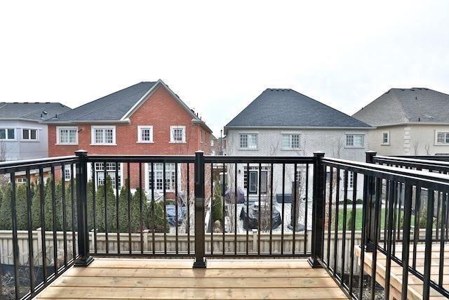 218 Golden Tr, House attached with 3 bedrooms, 3 bathrooms and 2 parking in Vaughan ON | Image 10