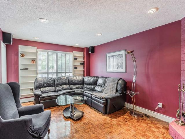 208 Roseborough Cres, House detached with 4 bedrooms, 4 bathrooms and 6 parking in Vaughan ON | Image 5