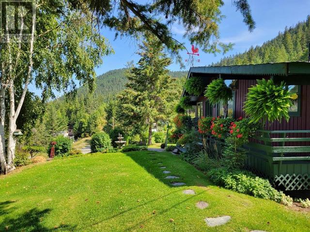 1733 Hazel Street, House detached with 4 bedrooms, 3 bathrooms and null parking in Williams Lake BC | Image 2