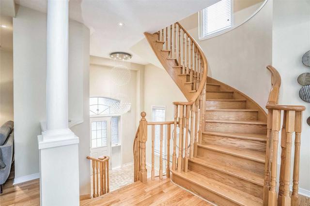 8 Solway Cres, House detached with 5 bedrooms, 5 bathrooms and 6 parking in Ajax ON | Image 36