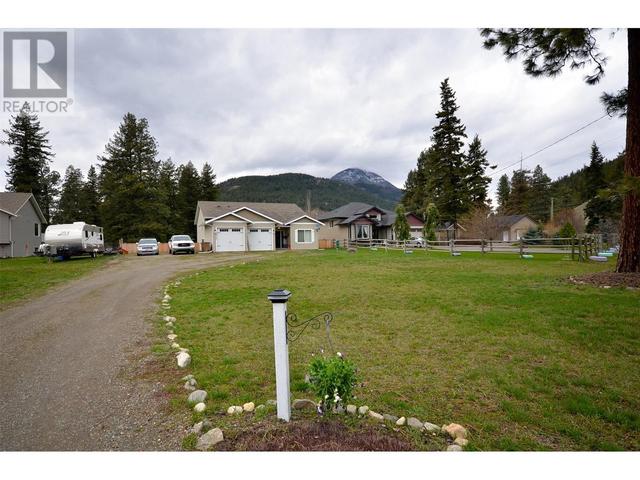 2912 Chase Falkland Road, House detached with 3 bedrooms, 2 bathrooms and 2 parking in Columbia Shuswap D BC | Image 68