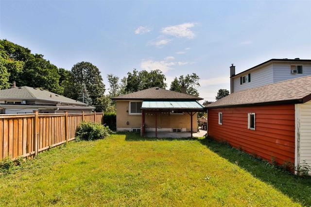135 Lord Roberts Dr, House detached with 3 bedrooms, 1 bathrooms and 5 parking in Toronto ON | Image 9