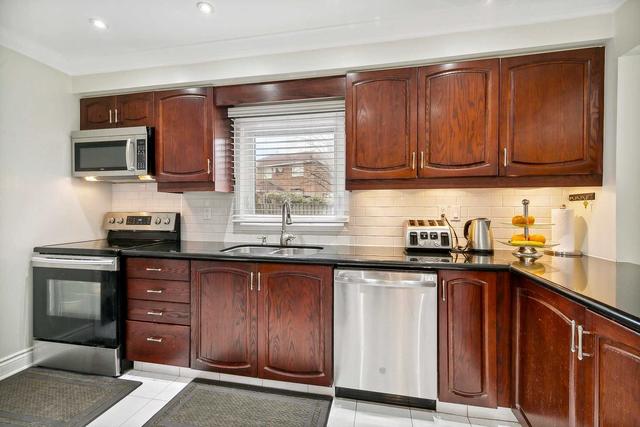 24 Brydon Cres, House detached with 3 bedrooms, 4 bathrooms and 5 parking in Brampton ON | Image 6