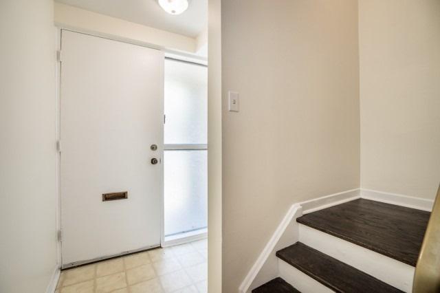 4 - 80 Castlebury Cres, Townhouse with 3 bedrooms, 2 bathrooms and 1 parking in Toronto ON | Image 2