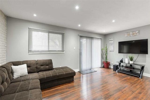 100 - 81 Hansen Rd N, Townhouse with 3 bedrooms, 2 bathrooms and 1 parking in Brampton ON | Image 4