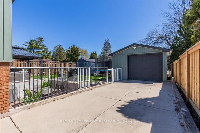 175 Rendell Blvd, House detached with 3 bedrooms, 2 bathrooms and 6 parking in Hamilton ON | Image 33
