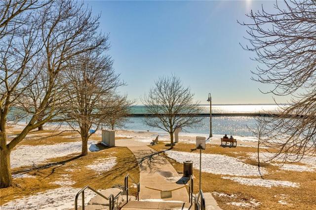 815 - 11 Bronte Road, House attached with 2 bedrooms, 2 bathrooms and 2 parking in Oakville ON | Image 25