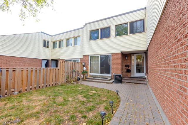 102 - 155 Glovers Rd, Townhouse with 3 bedrooms, 3 bathrooms and 2 parking in Oshawa ON | Image 12