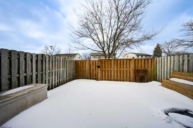 500 Osgoode Dr N, Townhouse with 4 bedrooms, 2 bathrooms and 2 parking in London ON | Image 8