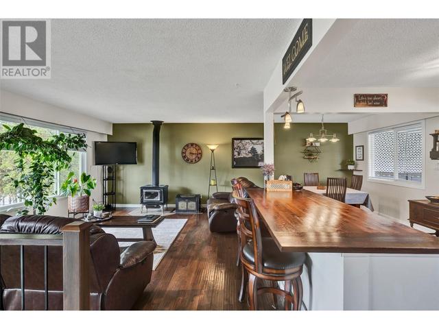 731 Walrod Street, House detached with 4 bedrooms, 1 bathrooms and 2 parking in Kelowna BC | Image 4