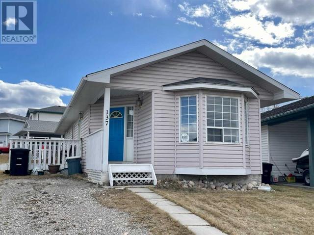 137 Hood Street, House detached with 2 bedrooms, 1 bathrooms and 2 parking in Hinton AB | Image 1