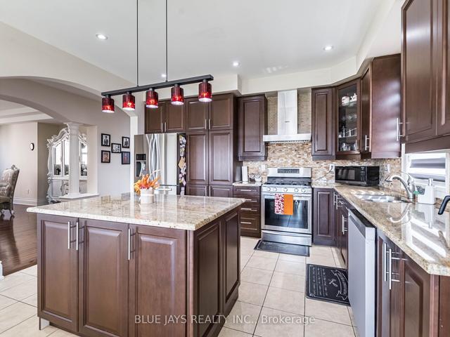 52 Leparc Rd, House detached with 5 bedrooms, 5 bathrooms and 4 parking in Brampton ON | Image 2