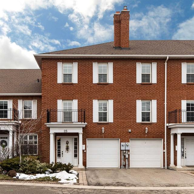 25 Stornwood Crt, Townhouse with 2 bedrooms, 3 bathrooms and 2 parking in Brampton ON | Image 1