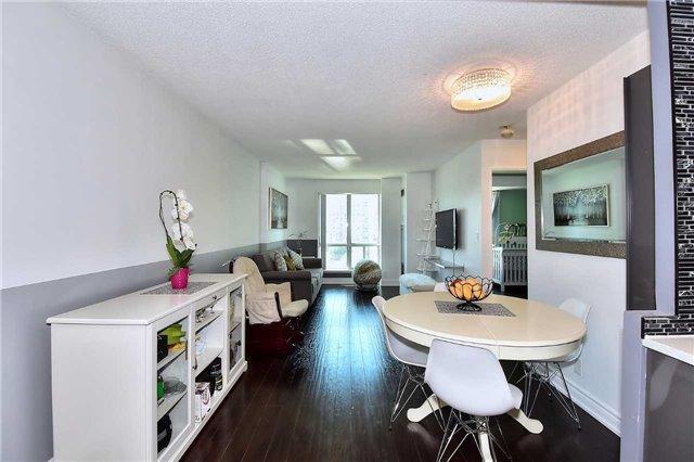 1013 - 8 Lee Centre Dr, Condo with 2 bedrooms, 2 bathrooms and 1 parking in Toronto ON | Image 10