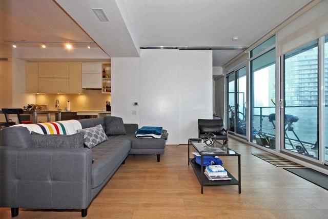 2813 - 125 Peter St, Condo with 2 bedrooms, 2 bathrooms and 1 parking in Toronto ON | Image 10
