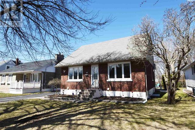 49 Grandview Ave, House detached with 3 bedrooms, 3 bathrooms and null parking in Sault Ste. Marie ON | Image 4