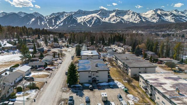 201 - 51 Ridgemont Drive, Condo with 2 bedrooms, 1 bathrooms and null parking in Fernie BC | Image 2