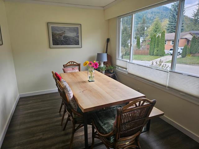 402 Innes Street W, House detached with 3 bedrooms, 2 bathrooms and 4 parking in Nelson BC | Image 8