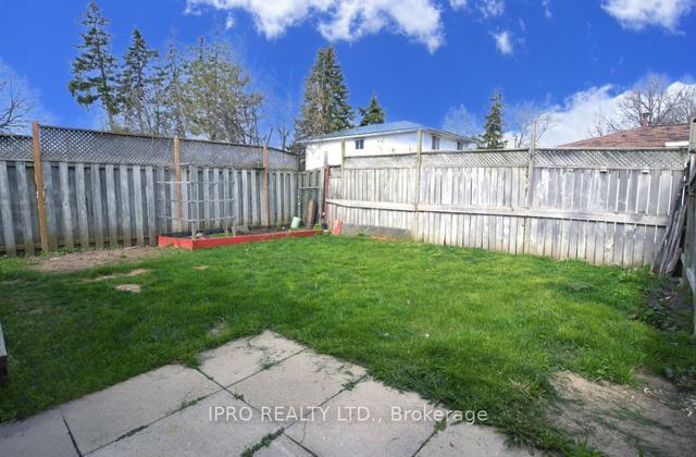 162 Mooregate Cres, House semidetached with 3 bedrooms, 2 bathrooms and 3 parking in Kitchener ON | Image 9