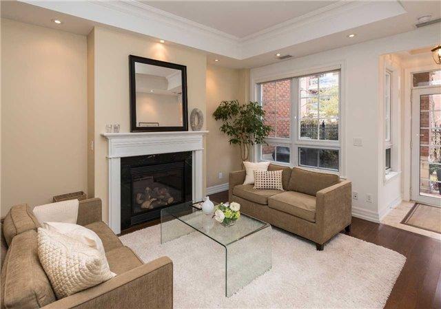 th12 - 20 Burkebrook Pl, Townhouse with 3 bedrooms, 3 bathrooms and 2 parking in Toronto ON | Image 3