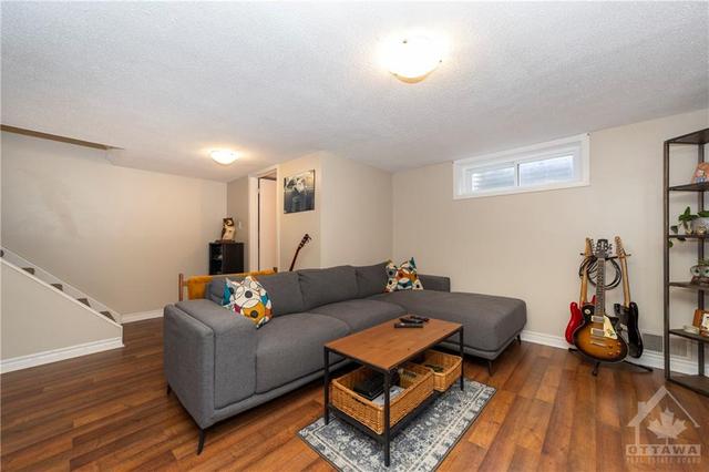 1381 Cahill Drive, Townhouse with 3 bedrooms, 2 bathrooms and 1 parking in Ottawa ON | Image 26