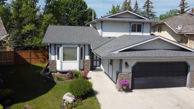 127 Douglas Woods Place Se, House detached with 4 bedrooms, 3 bathrooms and 4 parking in Calgary AB | Image 1