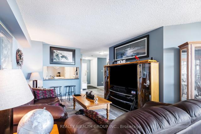 908 - 10 Laurelcrest St, Condo with 2 bedrooms, 1 bathrooms and 2 parking in Brampton ON | Image 3