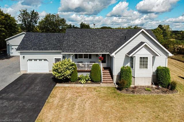 4618 Deer Run Way, House detached with 4 bedrooms, 3 bathrooms and 13 parking in South Frontenac ON | Image 1