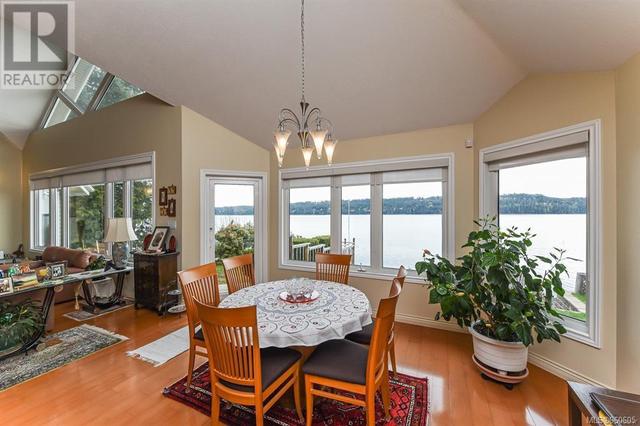 7602 Ships Point Rd, House detached with 3 bedrooms, 3 bathrooms and 6 parking in Comox Valley A BC | Image 41