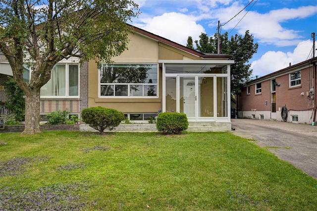 17 Chapman Ave, House semidetached with 3 bedrooms, 3 bathrooms and 3 parking in Toronto ON | Image 24