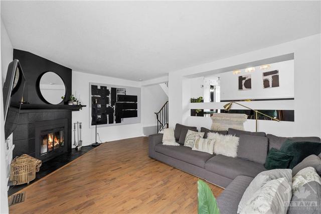 a - 1774 Lamoureux Drive, Townhouse with 3 bedrooms, 2 bathrooms and 1 parking in Ottawa ON | Image 5