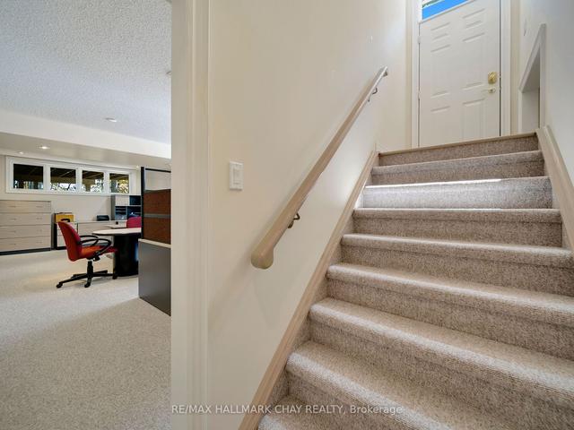 11 Hogan Crt, House detached with 2 bedrooms, 3 bathrooms and 6 parking in Barrie ON | Image 21