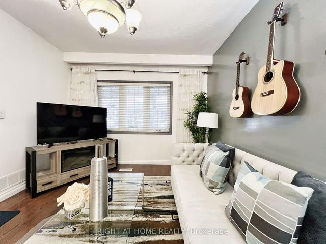 28 Fennings St, House attached with 3 bedrooms, 3 bathrooms and 2.5 parking in Toronto ON | Image 36