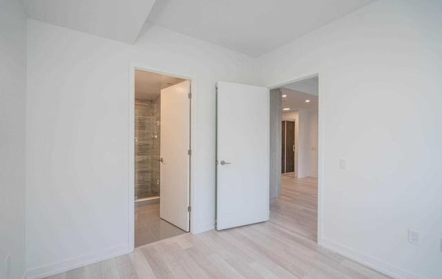 3306 - 39 Roehampton Ave, Condo with 2 bedrooms, 2 bathrooms and 0 parking in Toronto ON | Image 2