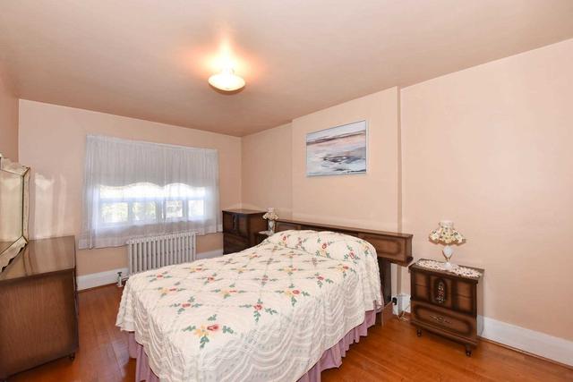 766 Euclid Ave, House semidetached with 3 bedrooms, 2 bathrooms and 2 parking in Toronto ON | Image 14