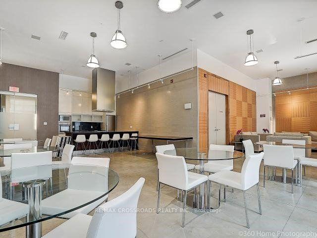 426 - 380 Macpherson Ave, Condo with 1 bedrooms, 1 bathrooms and 1 parking in Toronto ON | Image 9